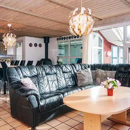 12 Person In Holiday home