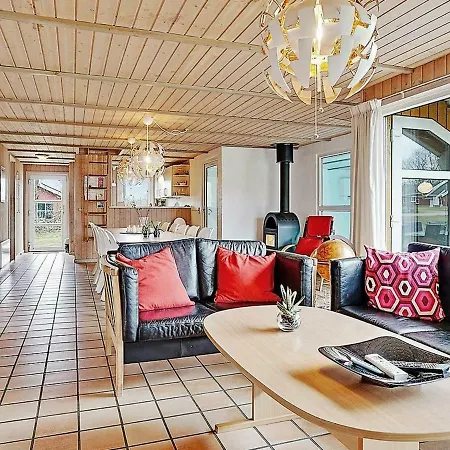12 Person In Holiday home