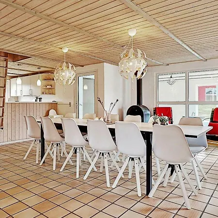 12 Person In Holiday home